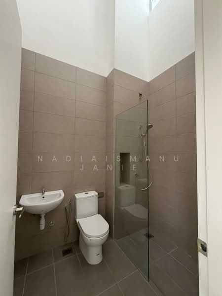 Condominium for Sale at d'Brightton - NadiaIsmanu Janie - Bathroom - PropertyGuru.com.my