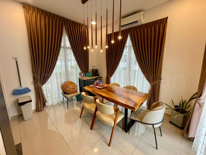Semi-Detached House for Sale in Shah Alam (Selangor) - Adibah Salim - Dining Room - PropertyGuru.com.my