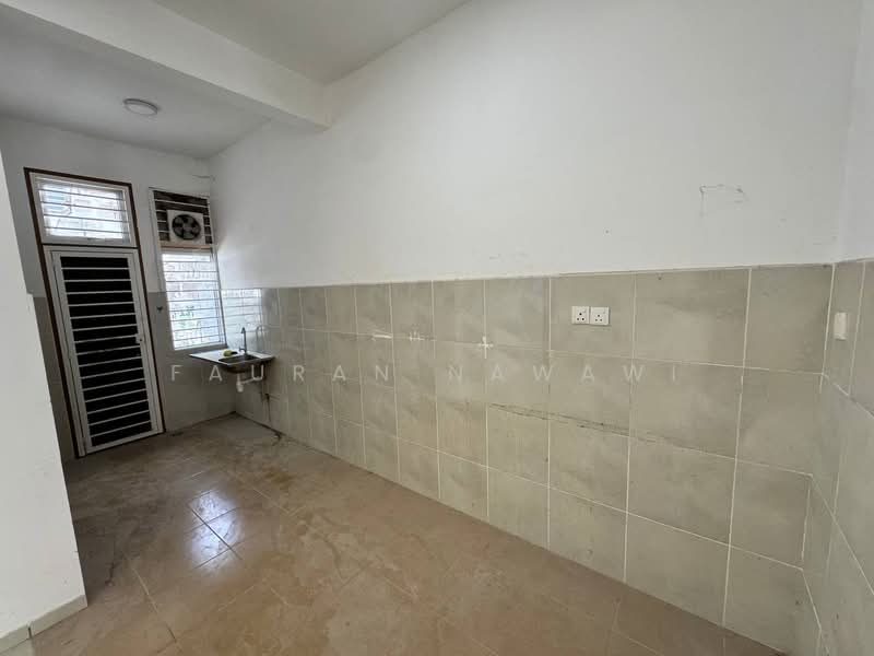 2-storey Terraced House for Sale in Semenyih (Selangor) - Fauran Nawawi - Kitchen - PropertyGuru.com.my