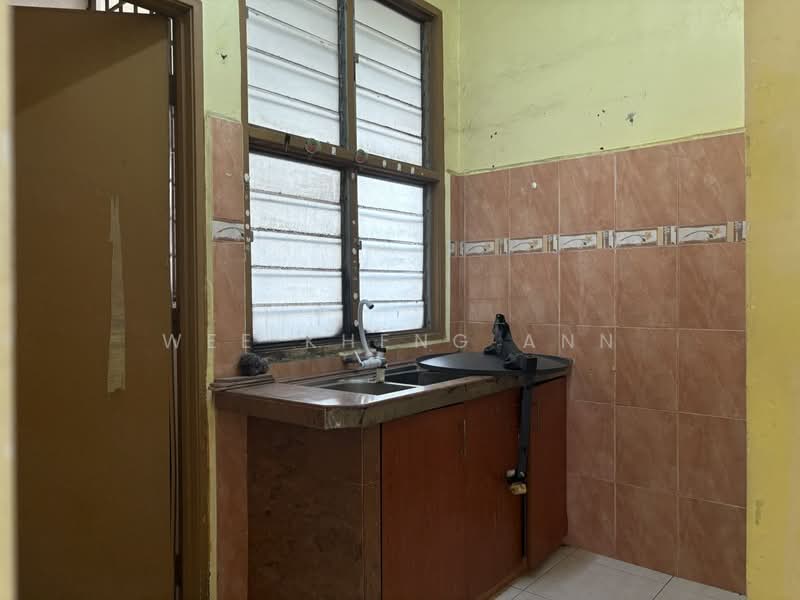 Flat for Sale at Rumah Pangsa Taman Flora - Wee Kheng Ann - Kitchen - PropertyGuru.com.my