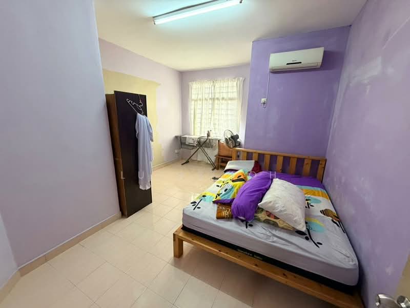 Terraced House for Sale in Bandar Putra Permai (Seri Kembangan) - Lucas Loh - Bedroom - PropertyGuru.com.my