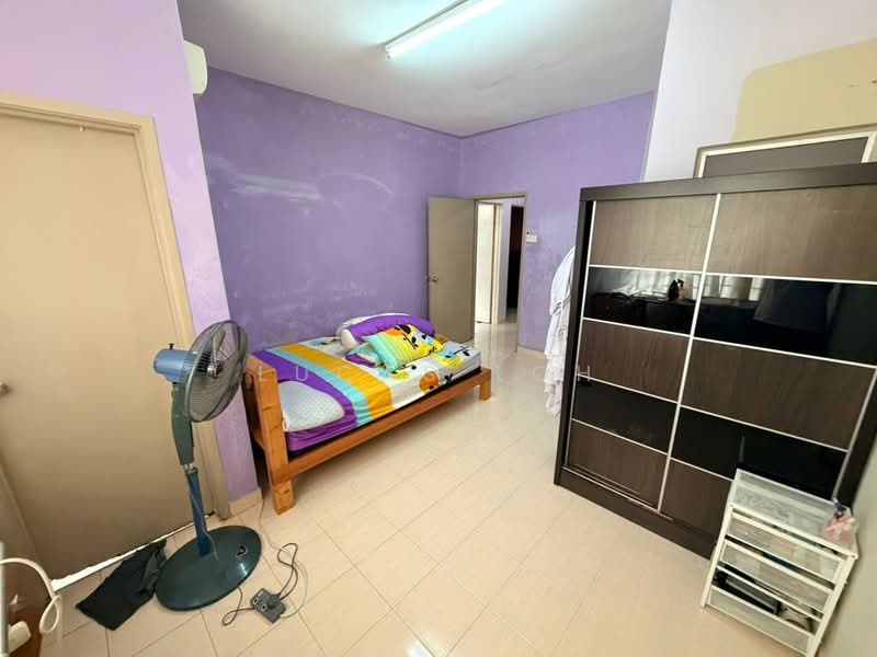 Terraced House for Sale in Bandar Putra Permai (Seri Kembangan) - Lucas Loh - Bedroom - PropertyGuru.com.my