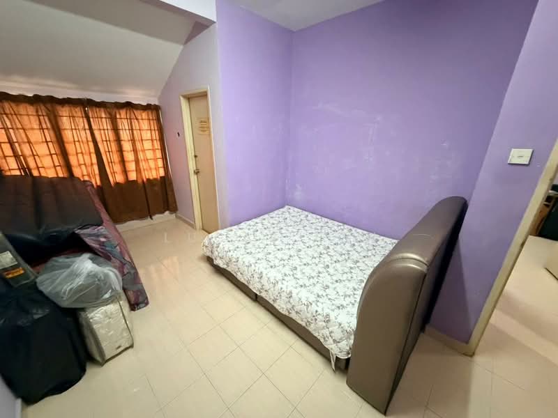 Terraced House for Sale in Bandar Putra Permai (Seri Kembangan) - Lucas Loh - Bedroom - PropertyGuru.com.my