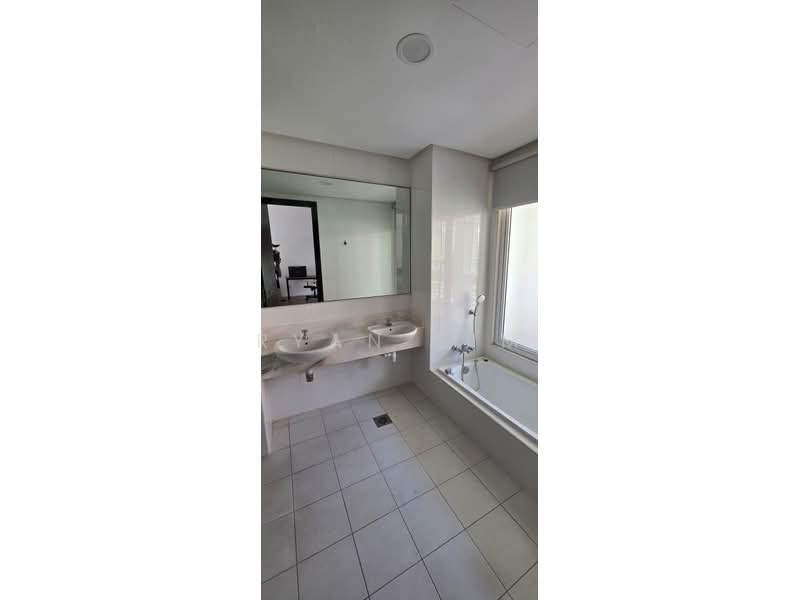 3-storey Terrace, Denai Pinang 6, Seri Tanjung Pinang, Penang untuk Untuk Disewa - RM 5,000 /bulan, Mac 2026 - Bathroom - PropertyGuru.com.my