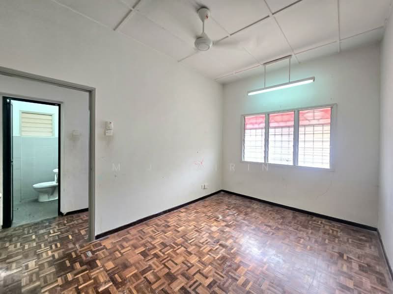 Townhouse for Sale in Ampang (Kuala Lumpur) - M.J Zairin - Bathroom - PropertyGuru.com.my