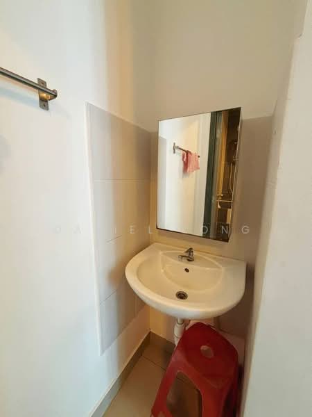 Service Residence for Sale at D'Ambience Residences (Pangsapuri Ikatan Flora) - Daniel Yong - Bathroom - PropertyGuru.com.my