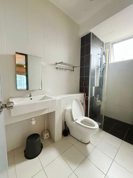 Service Residence for Sale at D'Ambience Residences (Pangsapuri Ikatan Flora) - Daniel Yong - Bathroom - PropertyGuru.com.my