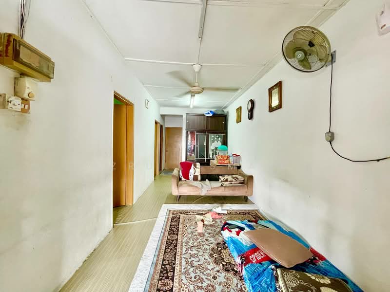 1-storey Terraced House for Sale in Cheras (Selangor) - Azrul Ismail - Living Room - PropertyGuru.com.my