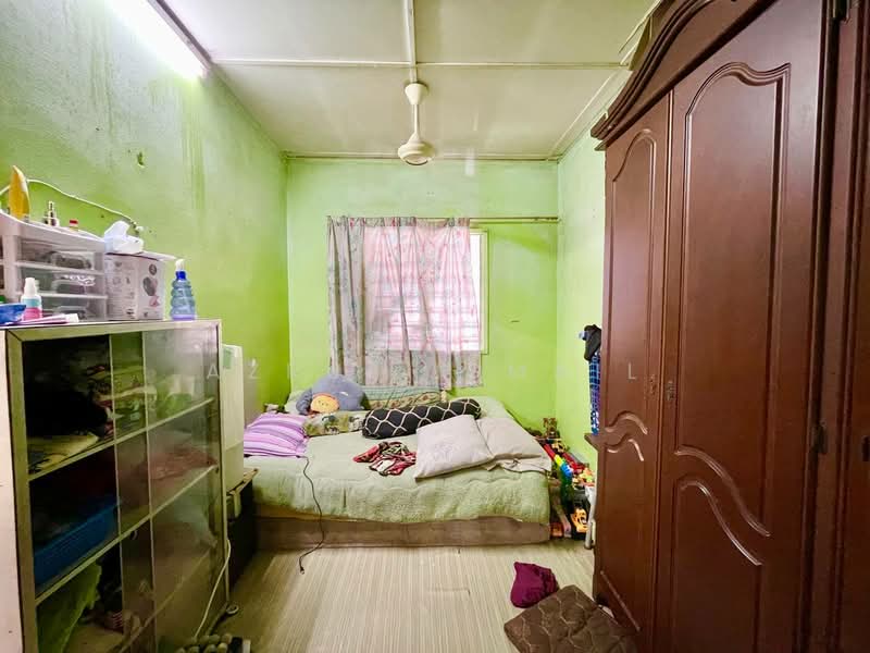 1-storey Terraced House for Sale in Cheras (Selangor) - Azrul Ismail - Bedroom - PropertyGuru.com.my
