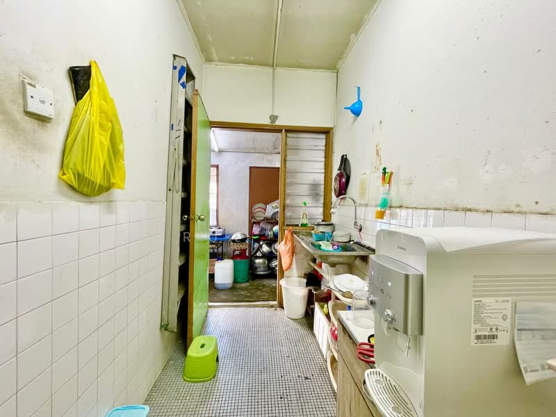 1-storey Terraced House for Sale in Cheras (Selangor) - Azrul Ismail - Kitchen - PropertyGuru.com.my