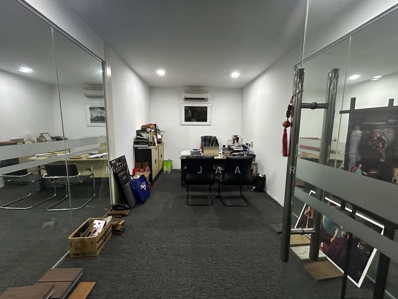 Warehouse for Sale in Sek 34,Taman Industri Desa Kemuning (Shah Alam) - Imran Jaafar - Study - PropertyGuru.com.my