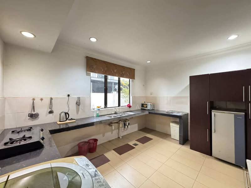 Bandar Country Homes untuk Untuk Disewa - RM 4,000 /bulan, Feb 2026 - Kitchen - PropertyGuru.com.my