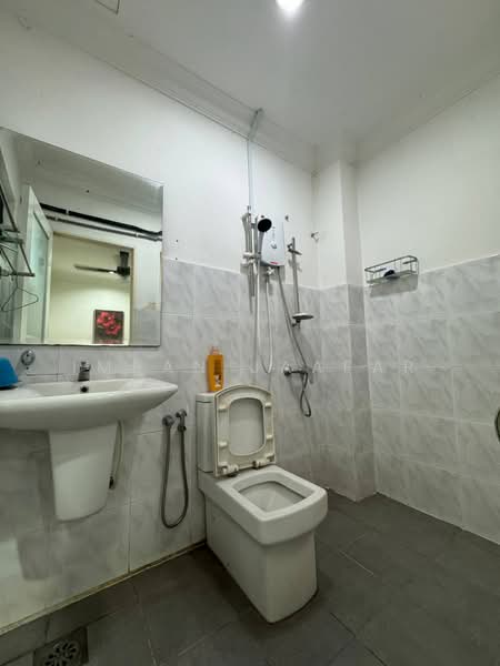 Bandar Country Homes untuk Untuk Disewa - RM 4,000 /bulan, Feb 2026 - Bathroom - PropertyGuru.com.my