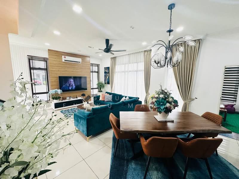 Semi-Detached House for Sale in Puncak Alam (Selangor) - Tengku June Tengku Mamat - Living Room - PropertyGuru.com.my