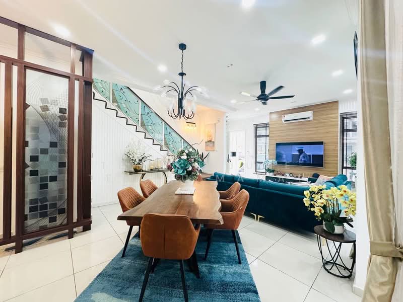 Semi-Detached House for Sale in Puncak Alam (Selangor) - Tengku June Tengku Mamat - Living Room - PropertyGuru.com.my
