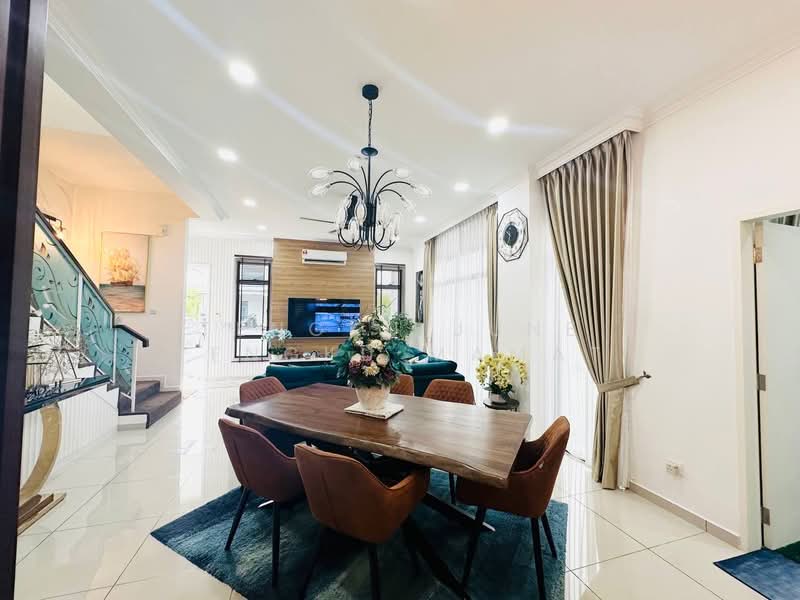 Semi-Detached House for Sale in Puncak Alam (Selangor) - Tengku June Tengku Mamat - Living Room - PropertyGuru.com.my