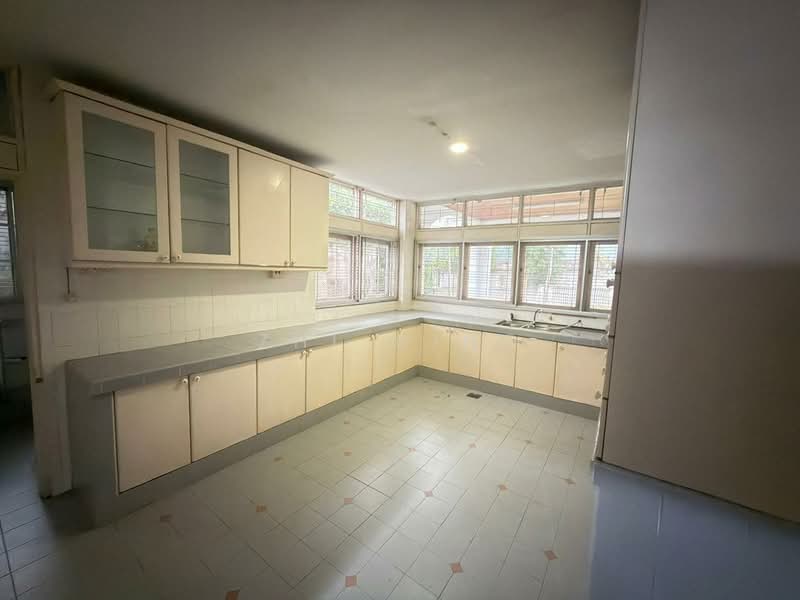 Taman Bukit Pantai untuk Untuk Dijual - RM 7,000,000, Feb 2026 - Kitchen - PropertyGuru.com.my