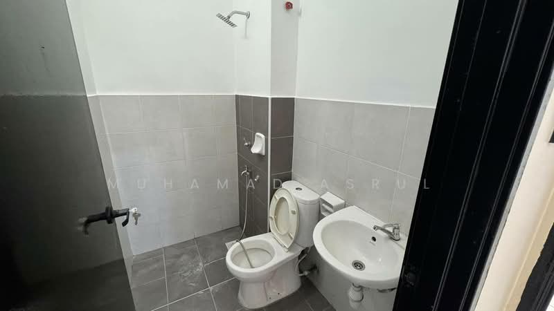 1-storey Terraced House for Sale in Johor Bahru (Johor) - Muhamad Asrul - Bathroom - PropertyGuru.com.my
