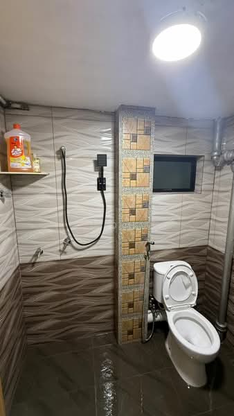 Kampung Jawa untuk Untuk Disewa - RM 2,500 /bulan, Mac 2026 - Bathroom - PropertyGuru.com.my