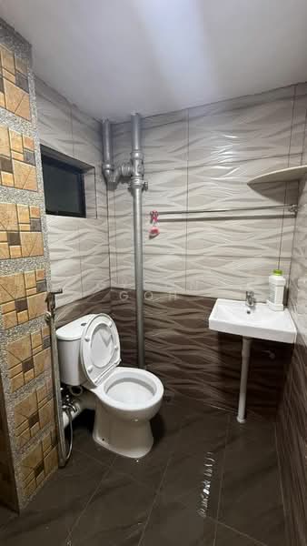 Kampung Jawa untuk Untuk Disewa - RM 2,500 /bulan, Mac 2026 - Bathroom - PropertyGuru.com.my