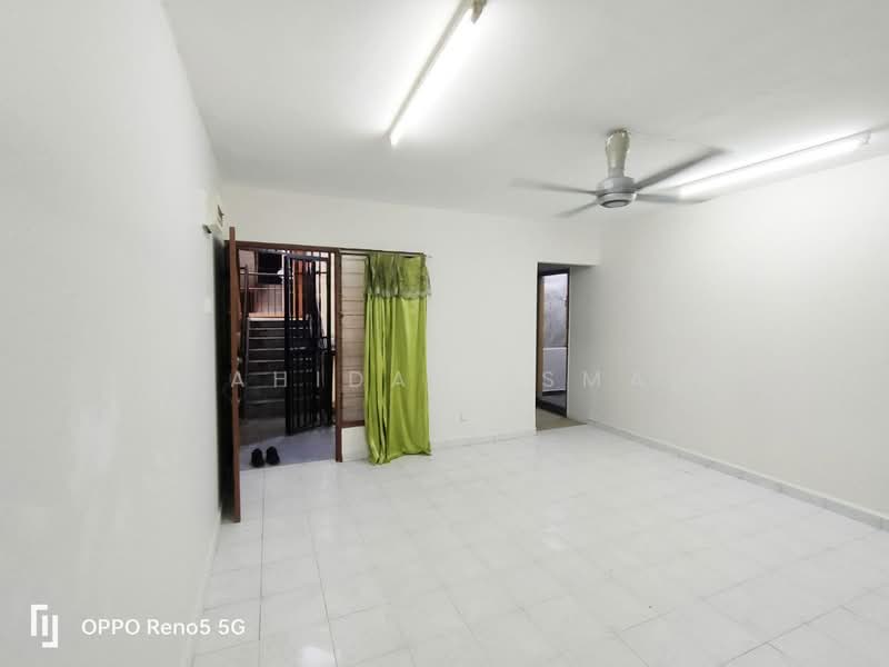 Desa Pandan Flat untuk Untuk Dijual - RM 295,000, Mac 2026 - Living Room - PropertyGuru.com.my