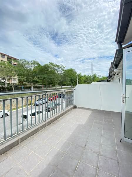 2-storey Terraced House for Rent in Rawang (Selangor) - Rohana Ishak - Balcony - PropertyGuru.com.my