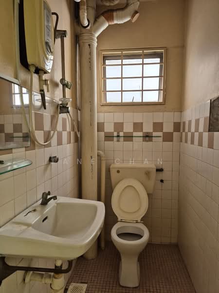 Apartment for Sale at Winner Court A - Jane Chan - Bathroom - PropertyGuru.com.my