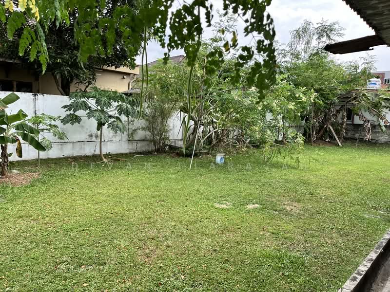 Bungalow for Sale in Seksyen 5 (Petaling Jaya) - Devan Tiarajah - Back Garden - PropertyGuru.com.my
