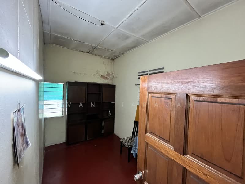 Bungalow for Sale in Seksyen 5 (Petaling Jaya) - Devan Tiarajah - Partitioned Room - PropertyGuru.com.my