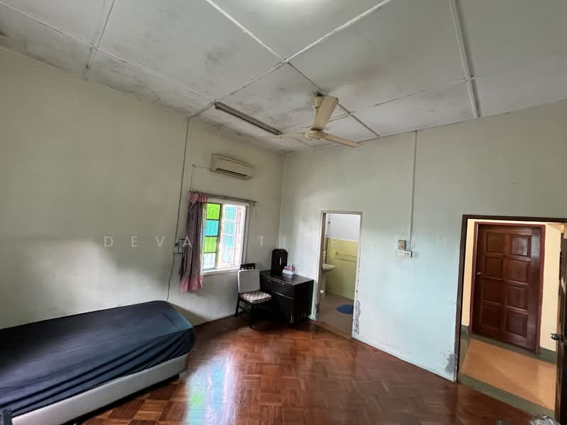 Bungalow for Sale in Seksyen 5 (Petaling Jaya) - Devan Tiarajah - Bedroom - PropertyGuru.com.my