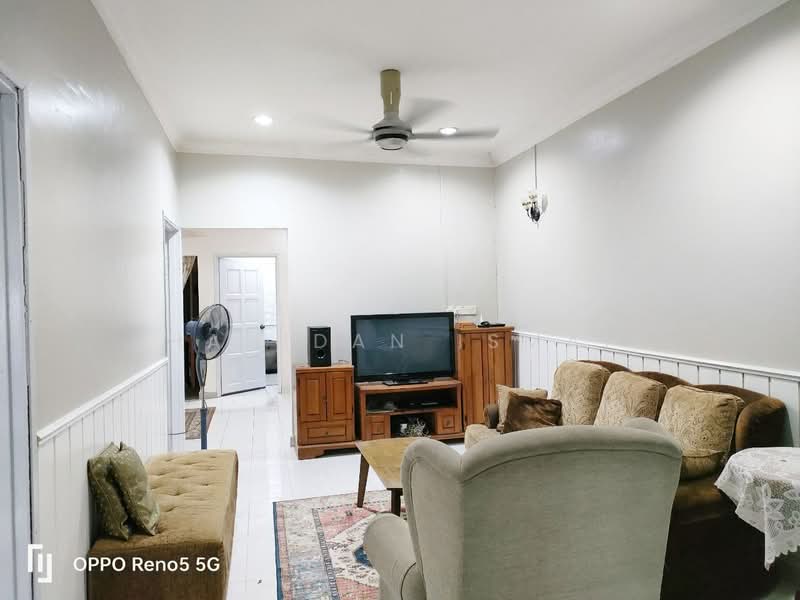 1-storey Terraced House for Sale in Ampang Jaya (Ampang) - Shahidan Ismail - Living Room - PropertyGuru.com.my