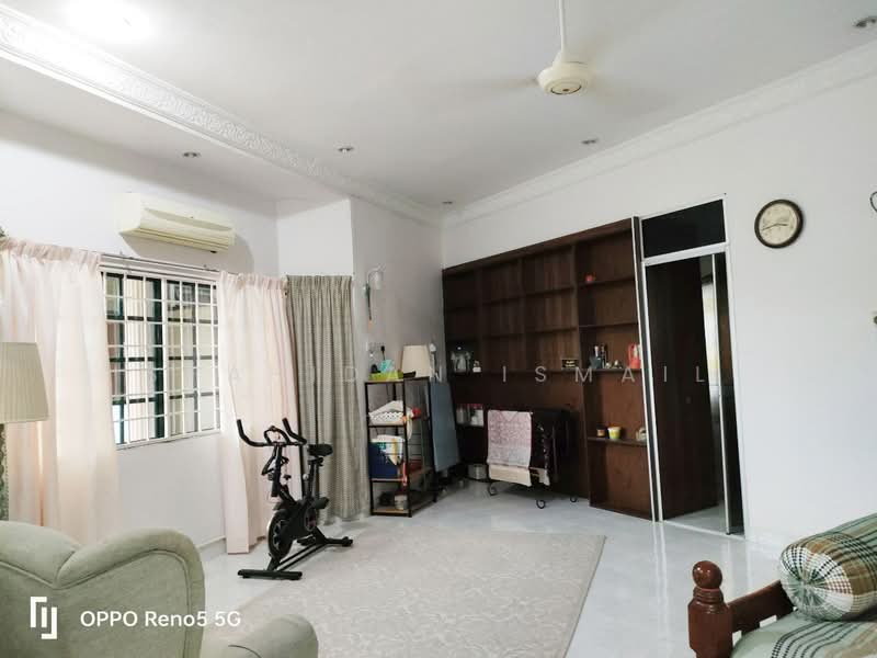 1-storey Terraced House for Sale in Ampang Jaya (Ampang) - Shahidan Ismail - Living Room - PropertyGuru.com.my