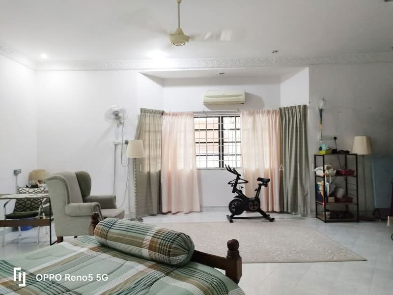 1-storey Terraced House for Sale in Ampang Jaya (Ampang) - Shahidan Ismail - Living Room - PropertyGuru.com.my