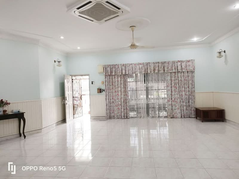 1-storey Terraced House for Sale in Ampang Jaya (Ampang) - Shahidan Ismail - Living Room - PropertyGuru.com.my