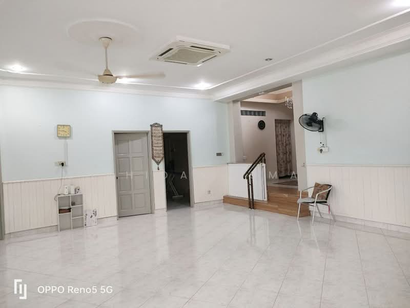 1-storey Terraced House for Sale in Ampang Jaya (Ampang) - Shahidan Ismail - Living Room - PropertyGuru.com.my