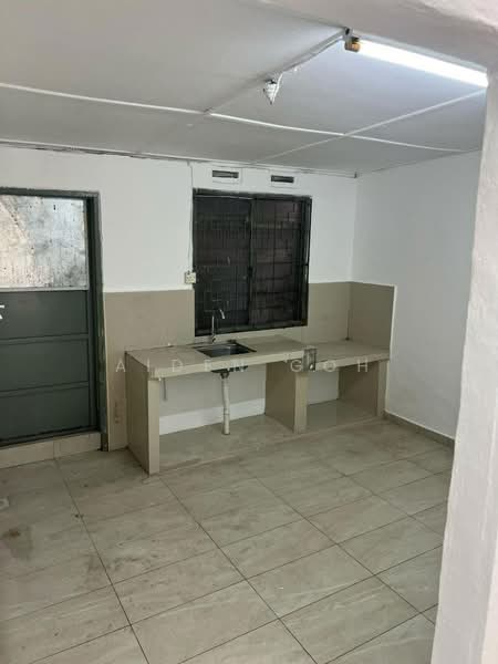 Taman Abad Jalan Landak Maman Johor bahru Single Store Terrace untuk Untuk Disewa - RM 2,600 /bulan, Feb 2026 - Kitchen - PropertyGuru.com.my