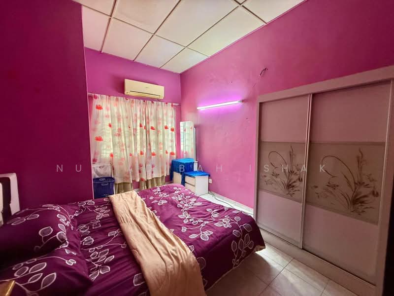 facing open, 20’x80’, nearby school, Bandar Baru Bangi untuk Untuk Dijual - RM 490,000, Apr 2026 - Bedroom - PropertyGuru.com.my