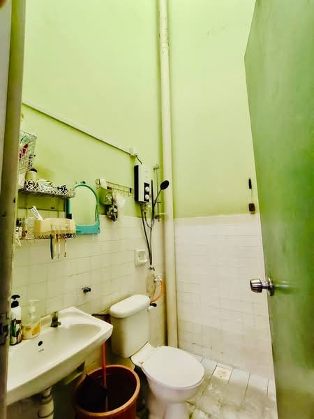 1-storey Terraced House for Sale in Tampoi (Johor) - Jimmy Haryzul - Bathroom - PropertyGuru.com.my