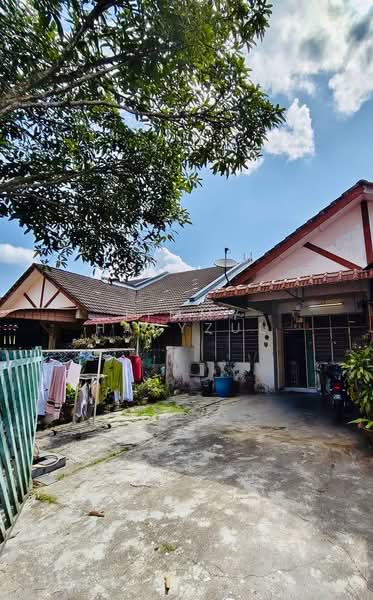 1-storey Terraced House for Sale in Tampoi (Johor) - Jimmy Haryzul - Exterior - PropertyGuru.com.my