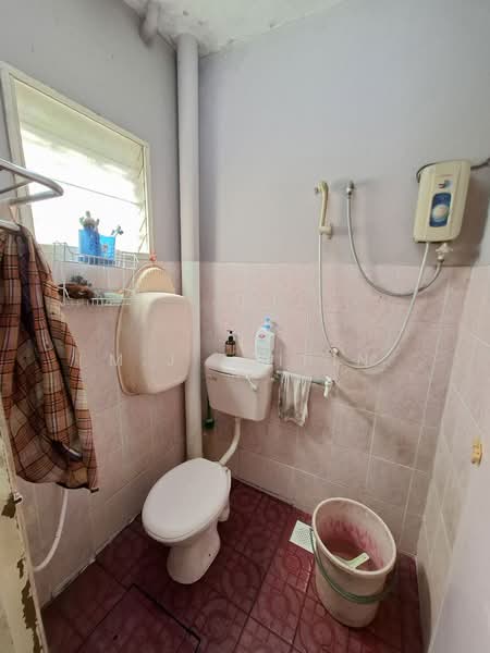 3-storey Terraced House for Sale in Taman Bukit Teratai (Ampang) - M.J Zairin - Bathroom - PropertyGuru.com.my