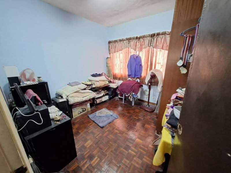 3-storey Terraced House for Sale in Taman Bukit Teratai (Ampang) - M.J Zairin - Bedroom - PropertyGuru.com.my