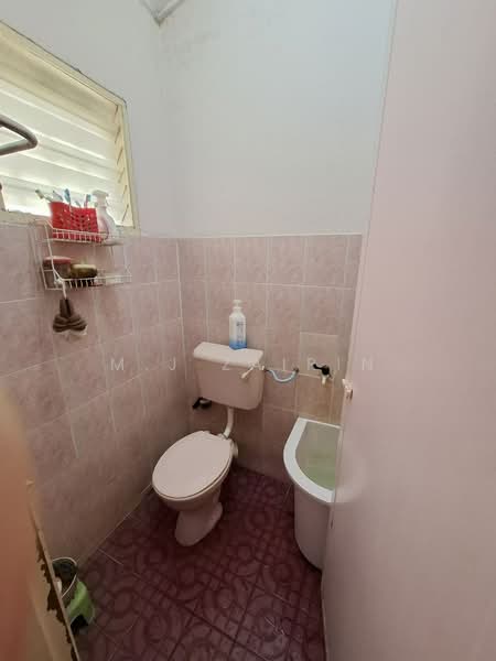 3-storey Terraced House for Sale in Taman Bukit Teratai (Ampang) - M.J Zairin - Bathroom - PropertyGuru.com.my