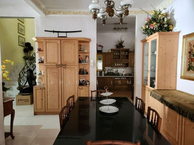Semi-Detached House for Sale in Bandar Bukit Puchong 2 (Puchong) - Shahidan Ismail - Dining Room - PropertyGuru.com.my