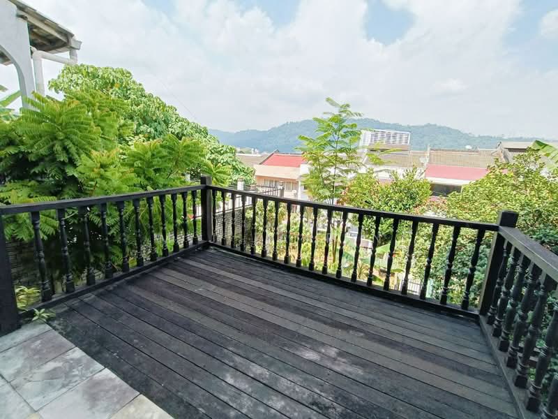 3.5-storey Terraced House for Sale in Ampang Jaya (Ampang) - M.J Zairin - Balcony - PropertyGuru.com.my