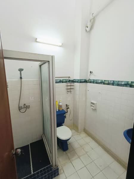 3.5-storey Terraced House for Sale in Ampang Jaya (Ampang) - M.J Zairin - Bathroom - PropertyGuru.com.my
