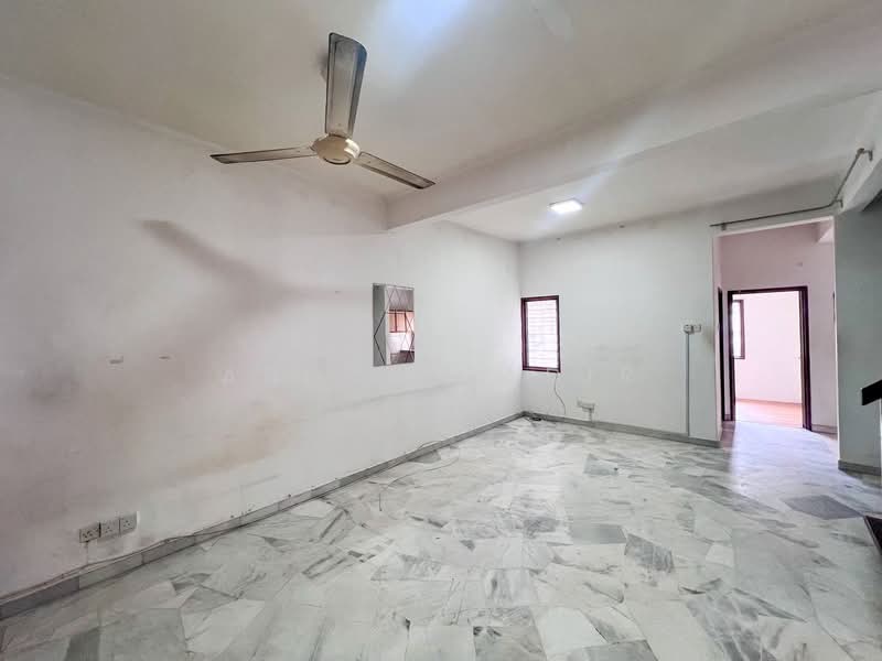 Damai Bakti untuk Untuk Dijual - RM 690,000, Feb 2026 - Living Room - PropertyGuru.com.my