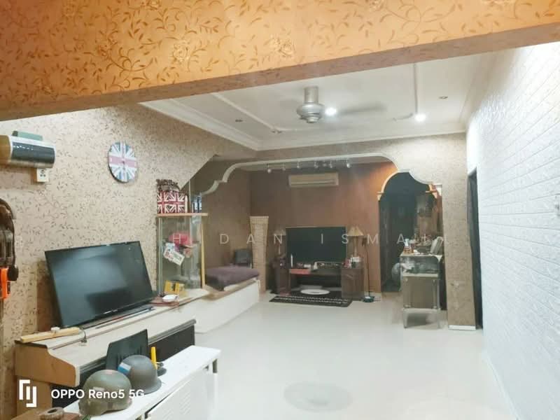 Townhouse for Sale in Pandan Indah (Ampang) - Shahidan Ismail - Living Room - PropertyGuru.com.my