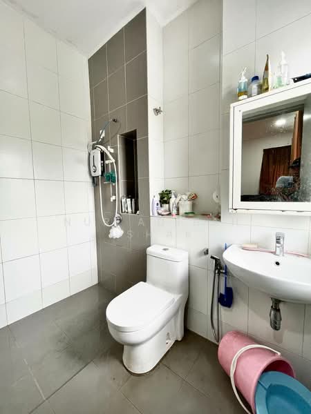 2-storey Terraced House for Sale in Seksyen U13 (Setia Alam) - Nur Adibah Ishak - Bathroom - PropertyGuru.com.my