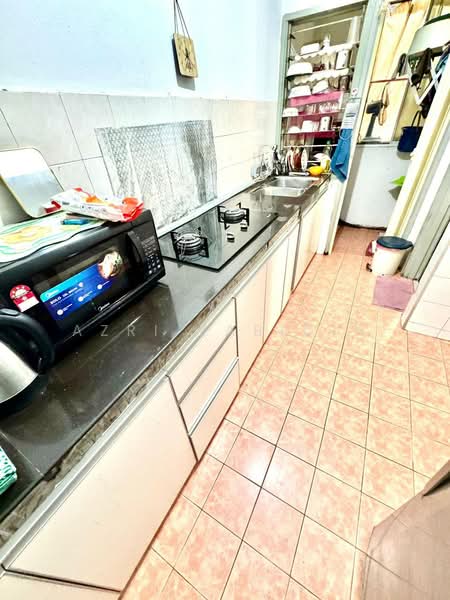 Apartment for Sale at Pangsapuri Suria Subang - Azri Zabidin - Kitchen - PropertyGuru.com.my