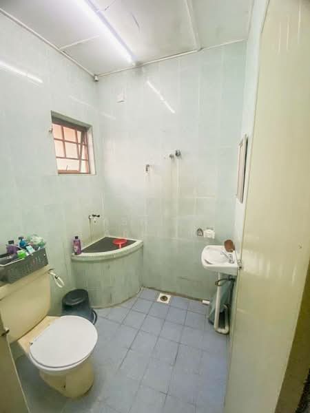 Double Storey Terrace Taman Melur, Ampang untuk Untuk Dijual - RM 1,200,000, Feb 2026 - Bathroom - PropertyGuru.com.my